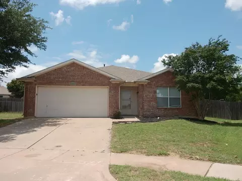 1401 Horseshoe Bend Ct, Fort Worth, TX 76131