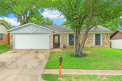 7513 Castillo Rd, Fort Worth, TX 76112