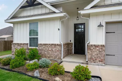 Exterior - 300 Bronco Dr, Pilot Point, TX 76258 photo 4 of 6