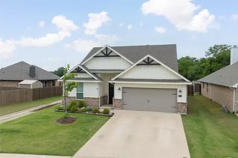 Exterior - 300 Bronco Dr, Pilot Point, TX 76258 photo 3 of 6