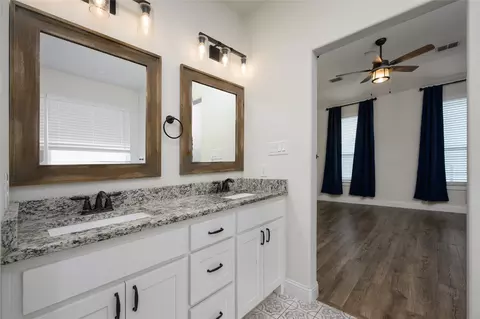 Bath - 300 Bronco Dr, Pilot Point, TX 76258 photo 3 of 4