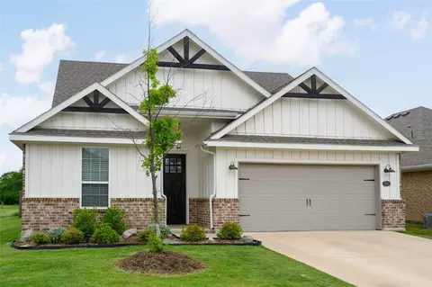300 Bronco Dr, Pilot Point, TX 76258