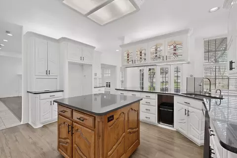 1405 Briar Dr, Bedford, TX 76022