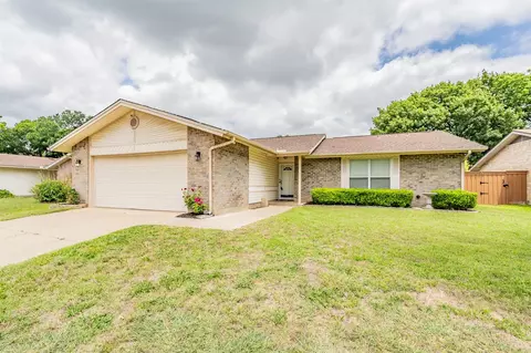 705 Salem Dr, Arlington, TX 76014