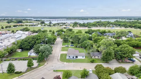 105 E Park St, Little Elm, TX 75068