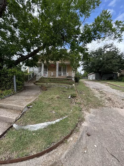 1712 Effie St, Fort Worth, TX 76105