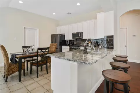 1808 Forsythe Dr, Savannah, TX 76227