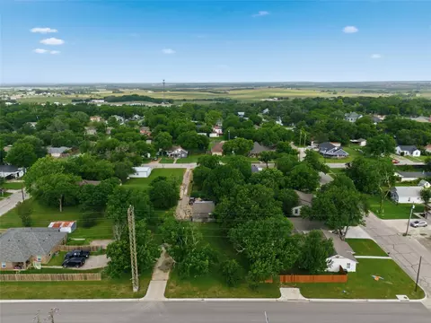 703 N Reagan, West, TX 76691