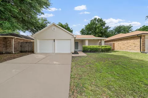 310 Valley Spring Dr, Arlington, TX 76018