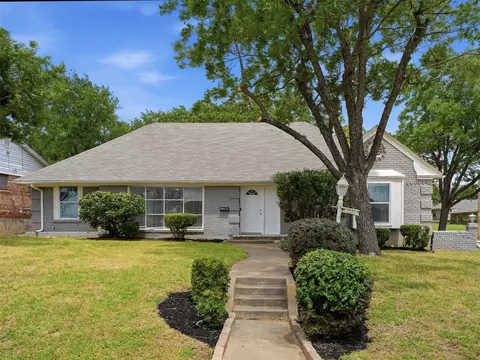 2121 Canton Dr, Fort Worth, TX 76112