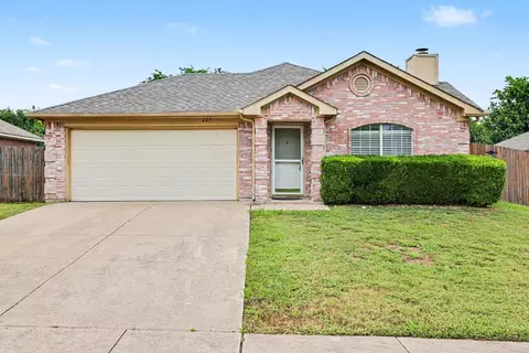 221 Los Angeles Dr, Glenn Heights, TX 75154
