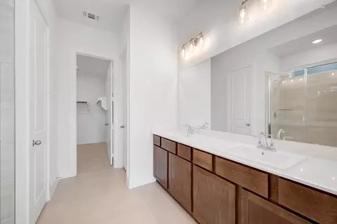 Bath - 1728 Nesting Robin Ln, Krum, TX 76249 photo 3 of 3