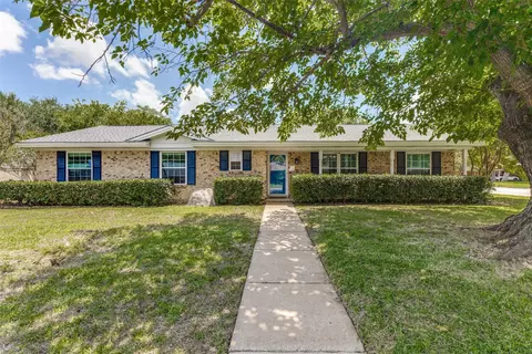 1121 W Redbud Dr, Hurst, TX 76053