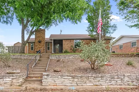 1205 S Rusk St, Weatherford, TX 76086