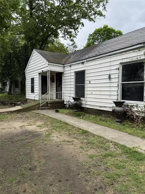 3303 Pleasant Dr, Dallas, TX 75227