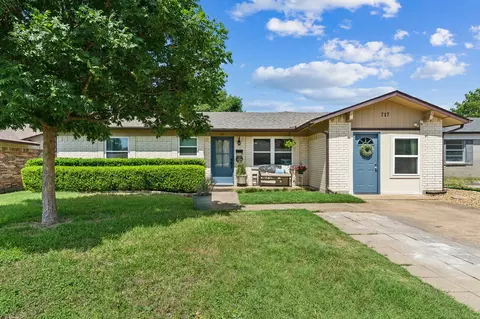 717 Forest Ridge Dr, Garland, TX 75042