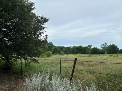 215 N Cummings Dr, Alvarado, TX 76009