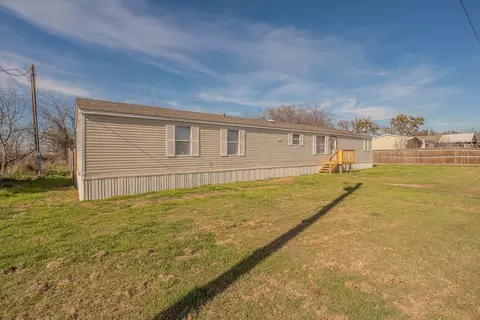 912 Skylark Dr, Granbury, TX 76049