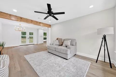 608 Bunny Rabbit Rd, Athens, TX 75751