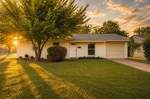 2901 Janet Ct, Plano, TX 75074