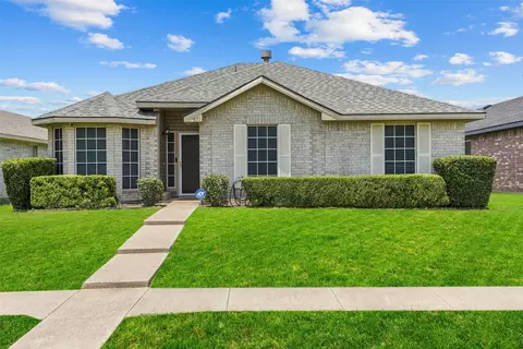 837 Applewood Dr, Cedar Hill, TX 75104