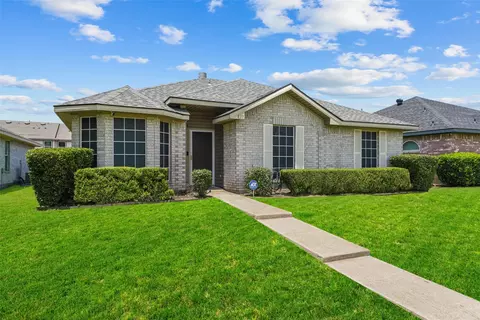 837 Applewood Dr, Cedar Hill, TX 75104