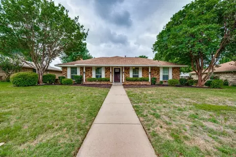 301 Hillcrest Dr, Midlothian, TX 76065