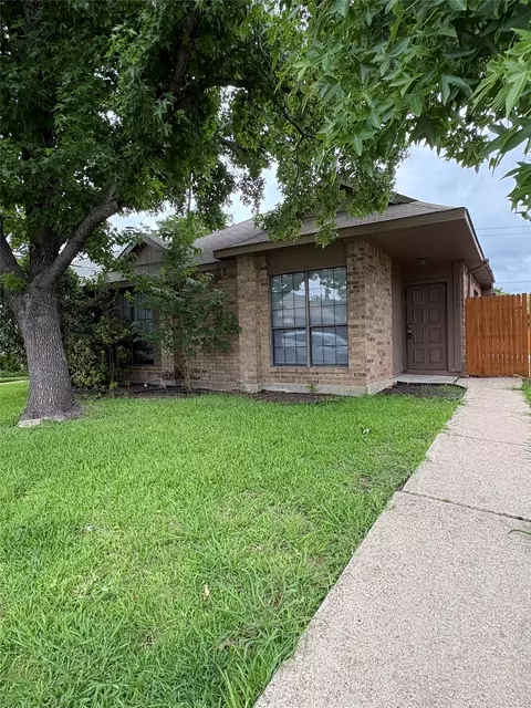 1120 Old Barn Ln, Mesquite, TX 75149