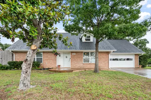 1600 Miller Ct, Pantego, TX 76013