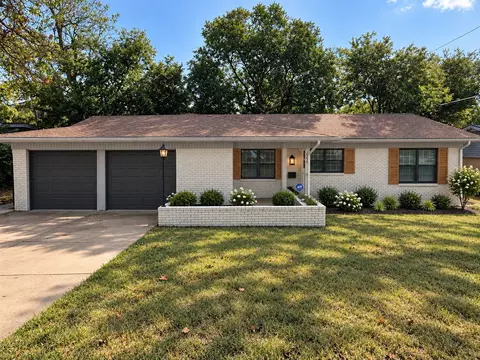 3821 Bonnie Dr, Fort Worth, TX 76116