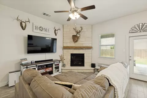 2817 Half Moon Rd, Aubrey, TX 76227