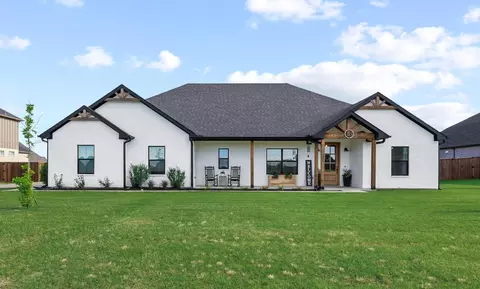 121 Chisolm Trl, Pottsboro, TX 75076