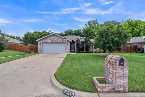213 King Arthur Dr, Weatherford, TX 76086