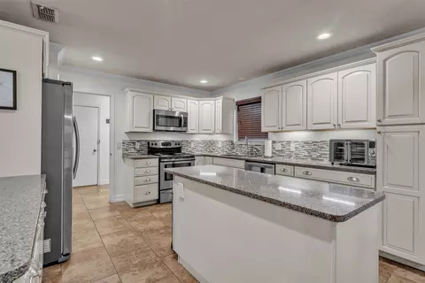 213 King Arthur Dr, Weatherford, TX 76086