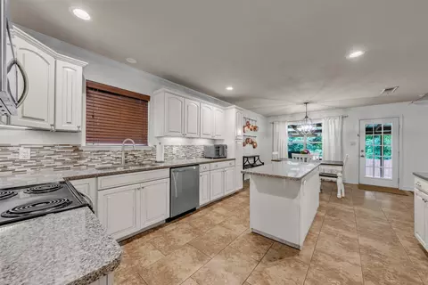 213 King Arthur Dr, Weatherford, TX 76086