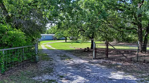 864 Upper Montague Rd, Bowie, TX 76230