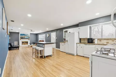 102 Woodland Dr, Highland Village, TX 75077