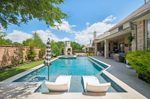 8312 Victoria Ln, Lantana, TX 76226