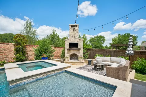 8312 Victoria Ln, Lantana, TX 76226