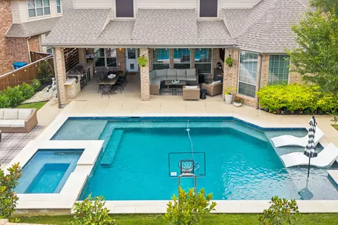 8312 Victoria Ln, Lantana, TX 76226