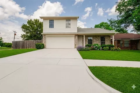 5808 Caprock Dr, Arlington, TX 76018