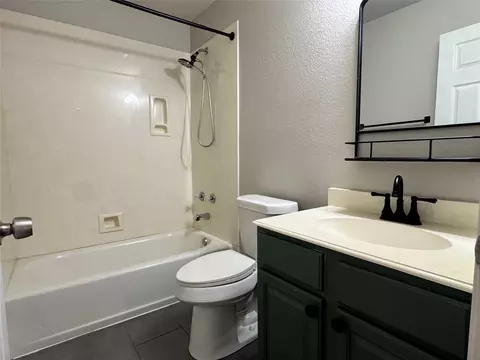 Bath - 306 E 8th St, Anna, TX 75409 photo 4 of 5