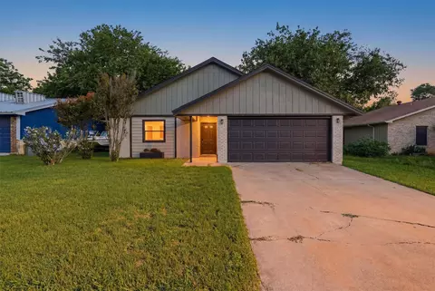 1727 W Doyle St, Granbury, TX 76048