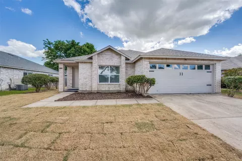 700 Capricorn St, Cedar Hill, TX 75104