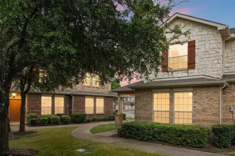 2722 Hyde Park Dr, Grand Prairie, TX 75050