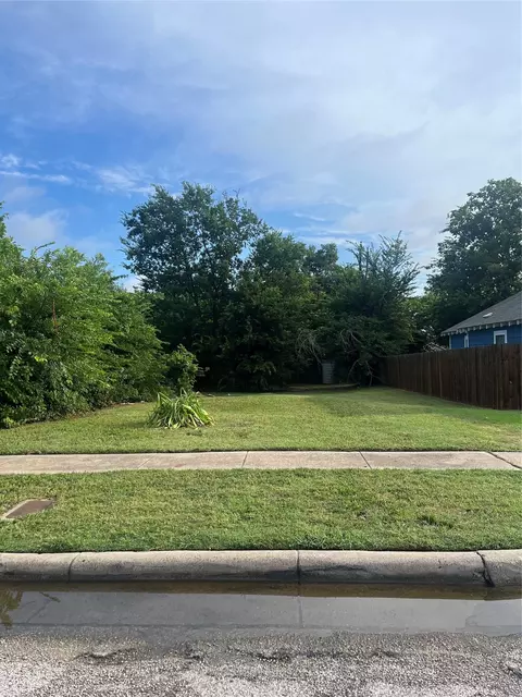 1217 E Tucker St, Fort Worth, TX 76104