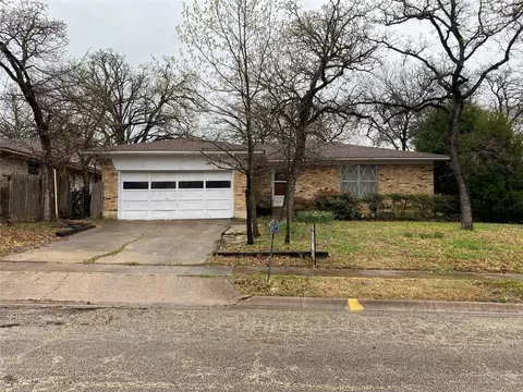 2110 Navajo St, Denton, TX 76209