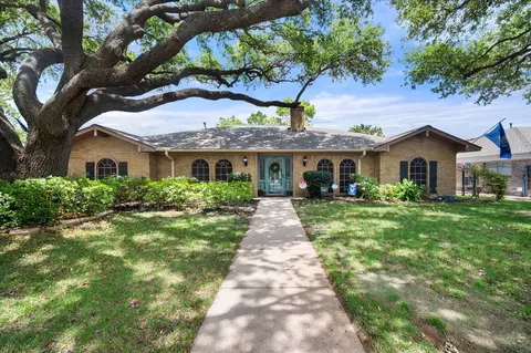 1307 S Westador Dr, Arlington, TX 76015