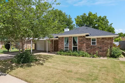 1129 W Hills Ter, Saginaw, TX 76179