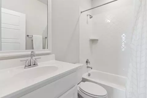 Bath - 1843 Hollyhock Dr, Celina, TX 75009 photo 4 of 5